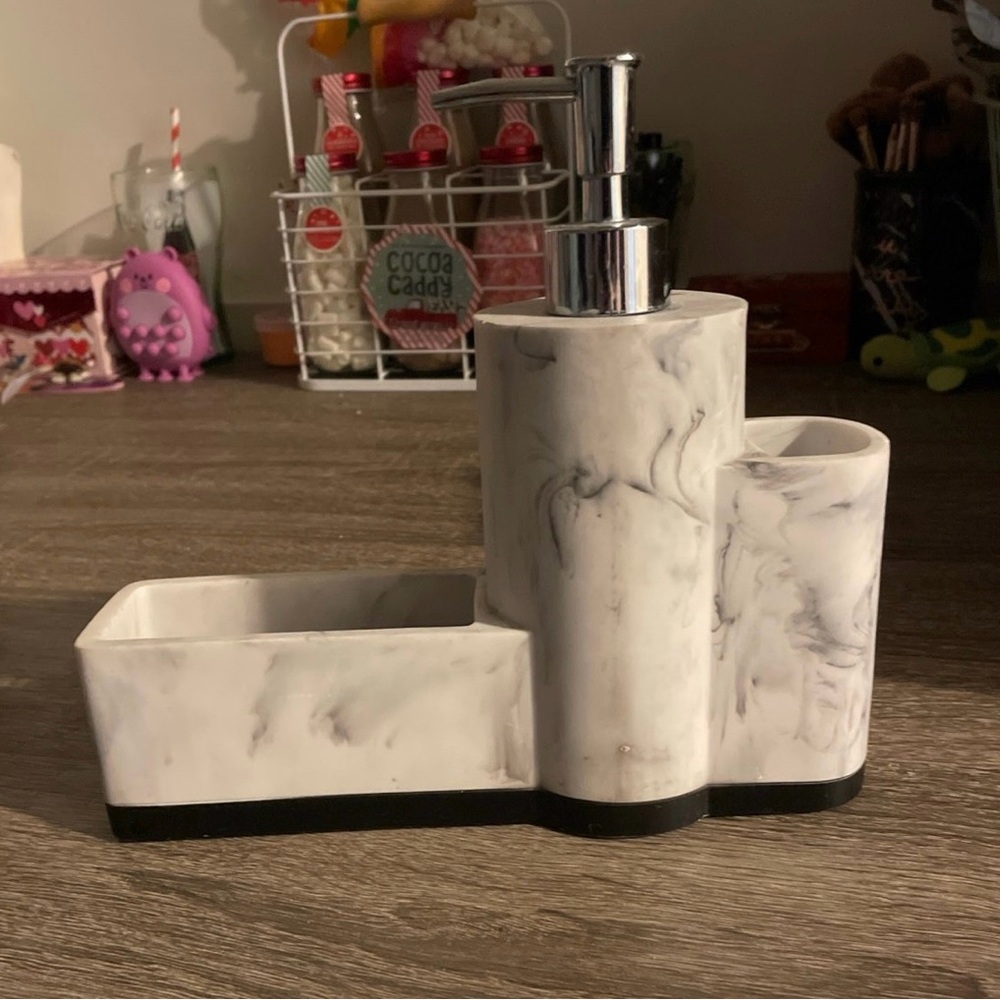 Bathroom/kitchen caddy